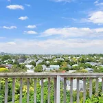 Kingsland Contemporary 2 Bedroom Apartment